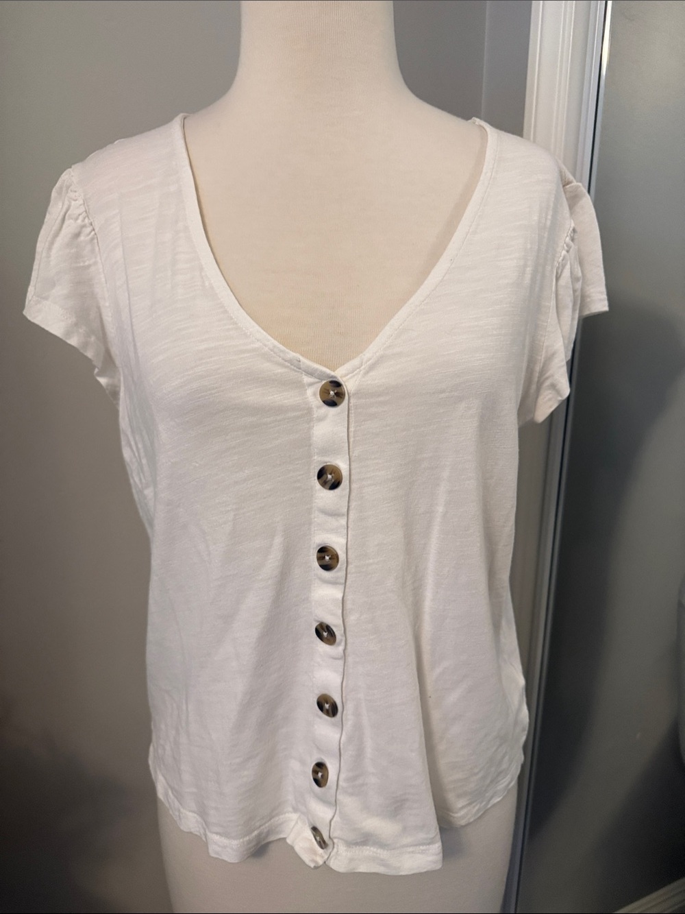 Sanctuary Cream Button-Front V-Neck Top